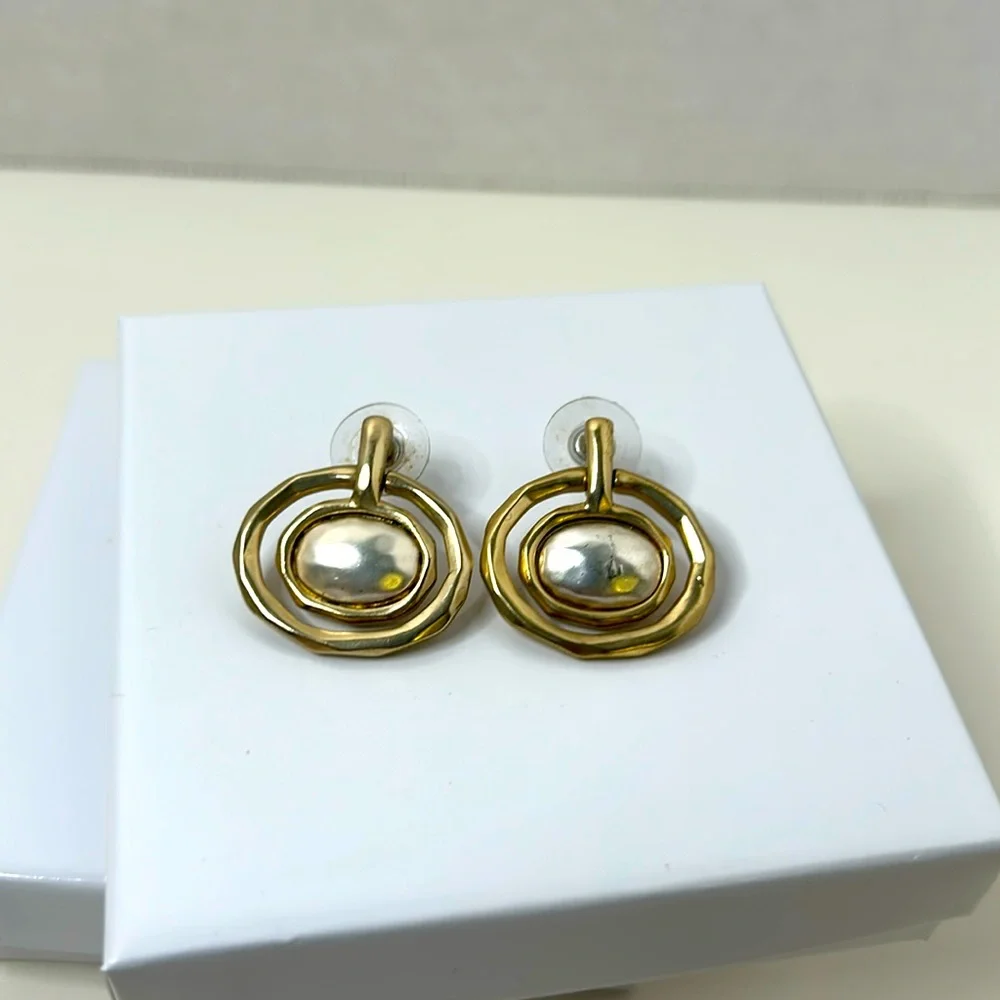 Chico’s hammered pearl earrings gold tone pierced minimalist everyday wear